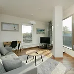 Cozy Lootsi Residence With Sauna And Balcony - Tallinn City Centre